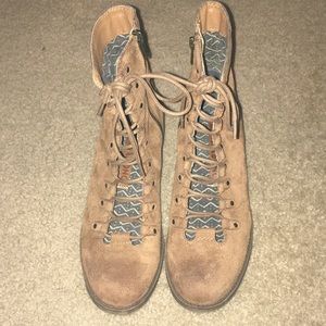 Billabong combat boots